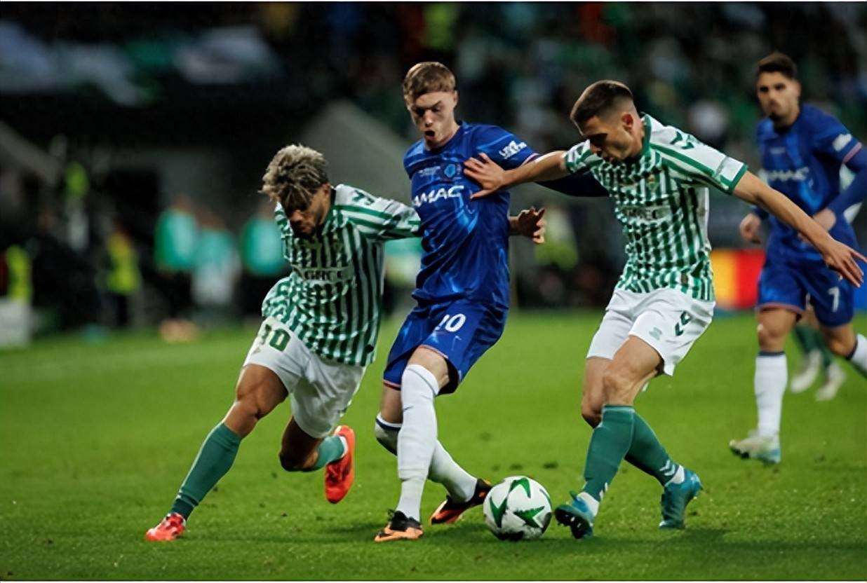 包含赛地聚焦：欧联今晚热度飙升；切尔西单刀错失；赛场秩序良好；临场指挥获称赞的词条球速官网app下载