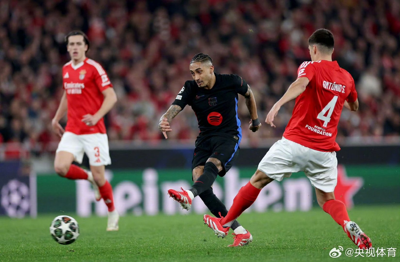 包含集结日意甲焦点战；巴塞罗那强势反弹；赛场秩序良好；轮换策略成焦点的词条QIUSU Sports