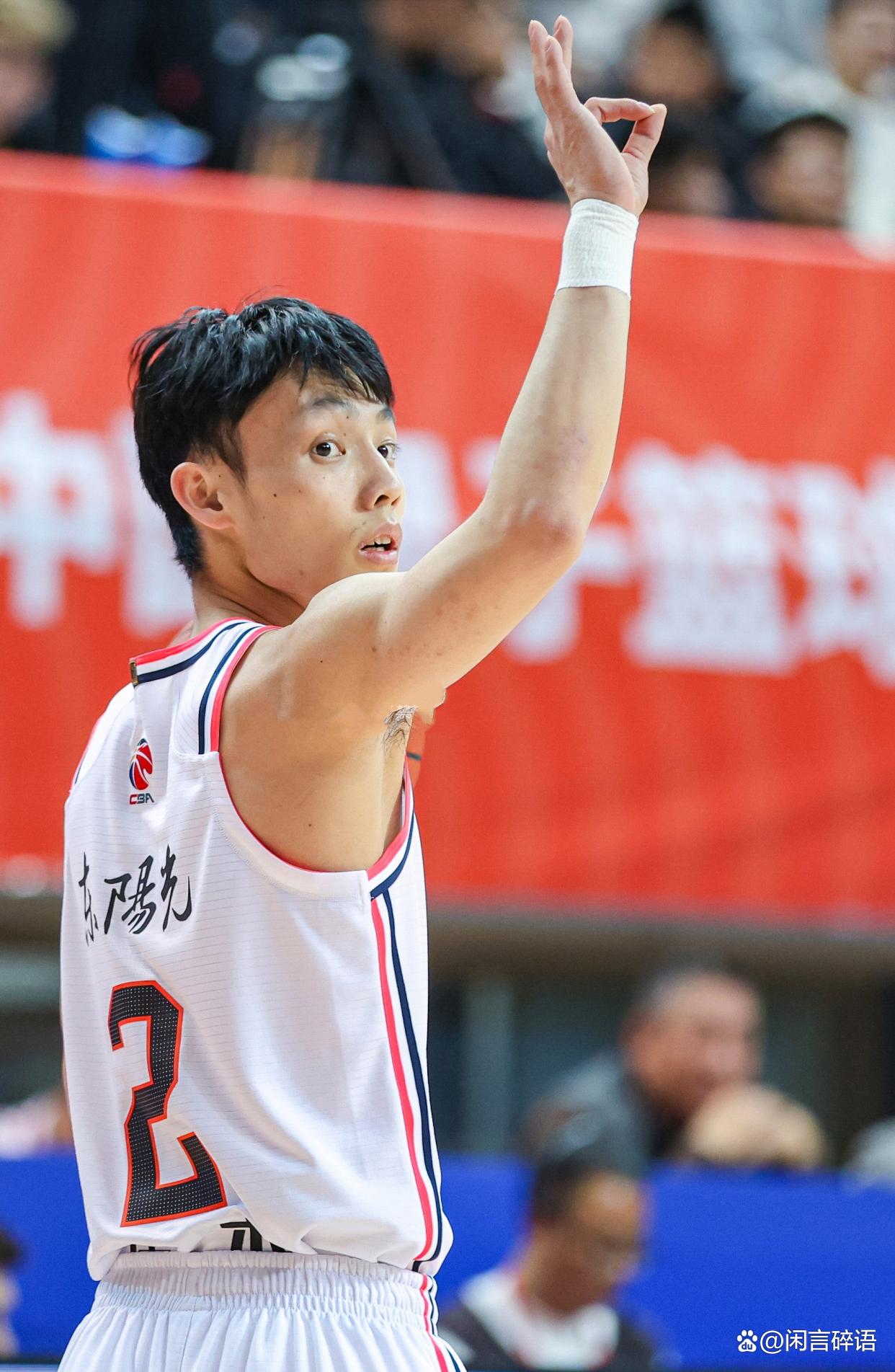包含Ning在快船比赛中突破纪录广东宏远篮板制胜备战CBA常规赛,现场解说直呼:广东宏远完成体检备战亚冠的词条QS SPORTS